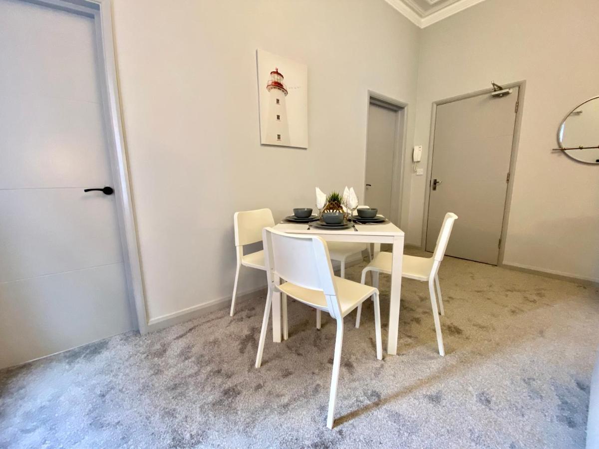 Beautiful Apartment - 5 Minute Walk To The Best Beach! - Great Location - Parking - Fast Wifi - Smart Tv - Newly Decorated - Sleeps Up To 4! Close To Bournemouth & Poole Town Centre Bagian luar foto