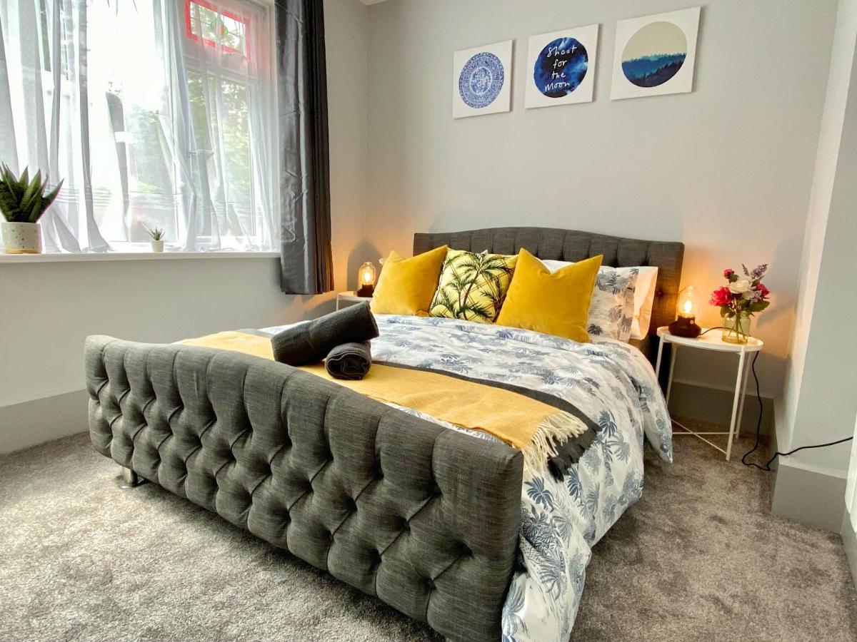 Beautiful Apartment - 5 Minute Walk To The Best Beach! - Great Location - Parking - Fast Wifi - Smart Tv - Newly Decorated - Sleeps Up To 4! Close To Bournemouth & Poole Town Centre Bagian luar foto