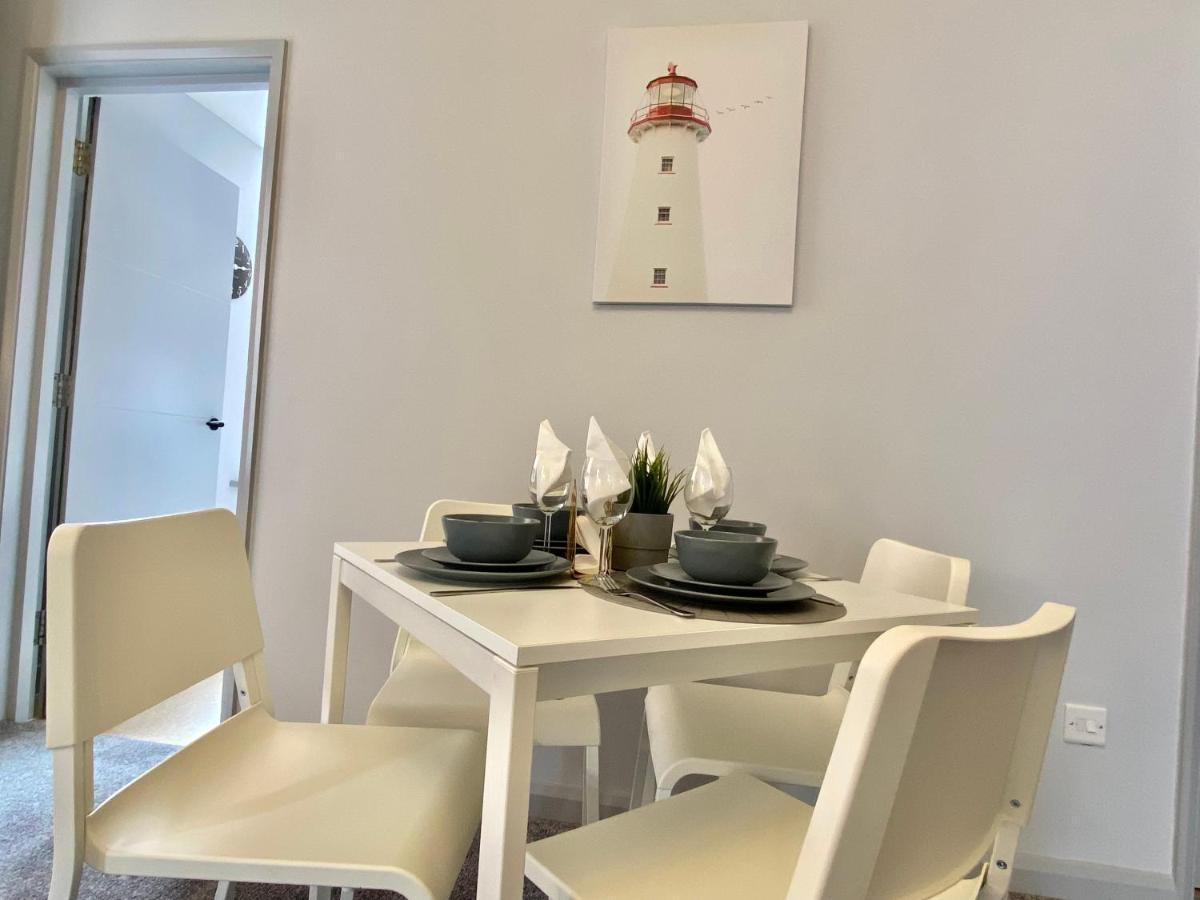 Beautiful Apartment - 5 Minute Walk To The Best Beach! - Great Location - Parking - Fast Wifi - Smart Tv - Newly Decorated - Sleeps Up To 4! Close To Bournemouth & Poole Town Centre Bagian luar foto