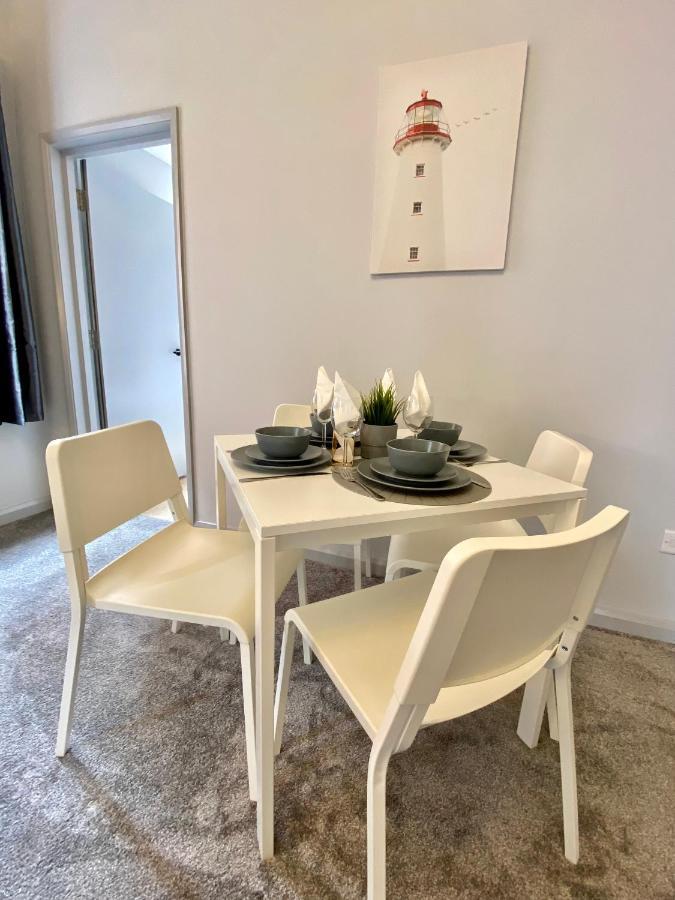 Beautiful Apartment - 5 Minute Walk To The Best Beach! - Great Location - Parking - Fast Wifi - Smart Tv - Newly Decorated - Sleeps Up To 4! Close To Bournemouth & Poole Town Centre Bagian luar foto