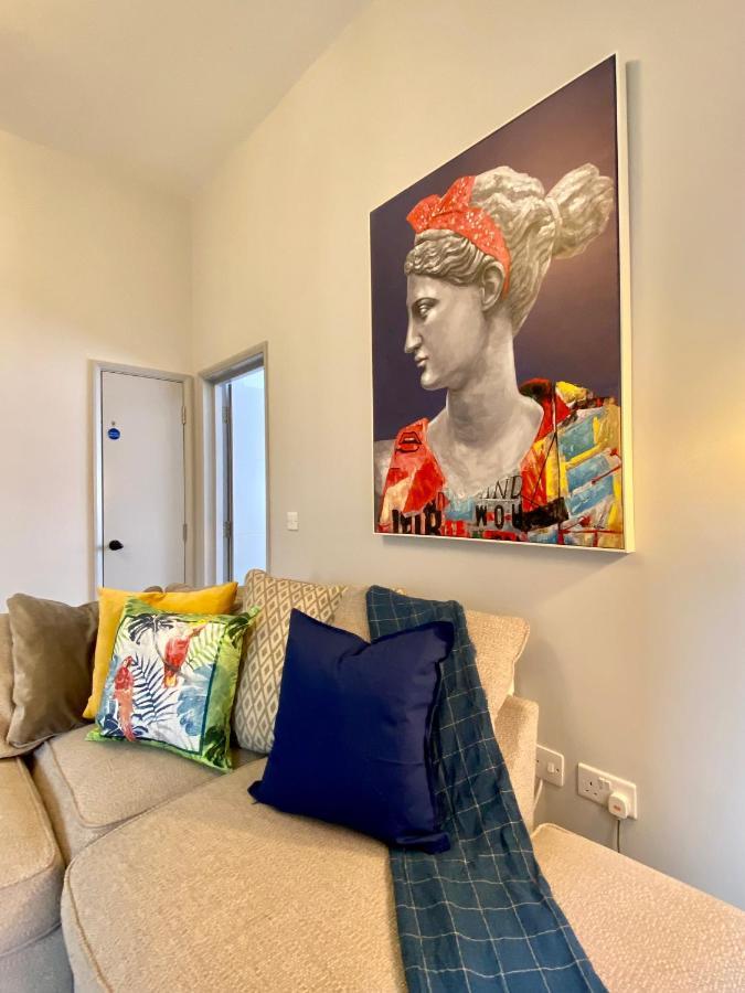 Beautiful Apartment - 5 Minute Walk To The Best Beach! - Great Location - Parking - Fast Wifi - Smart Tv - Newly Decorated - Sleeps Up To 4! Close To Bournemouth & Poole Town Centre Bagian luar foto